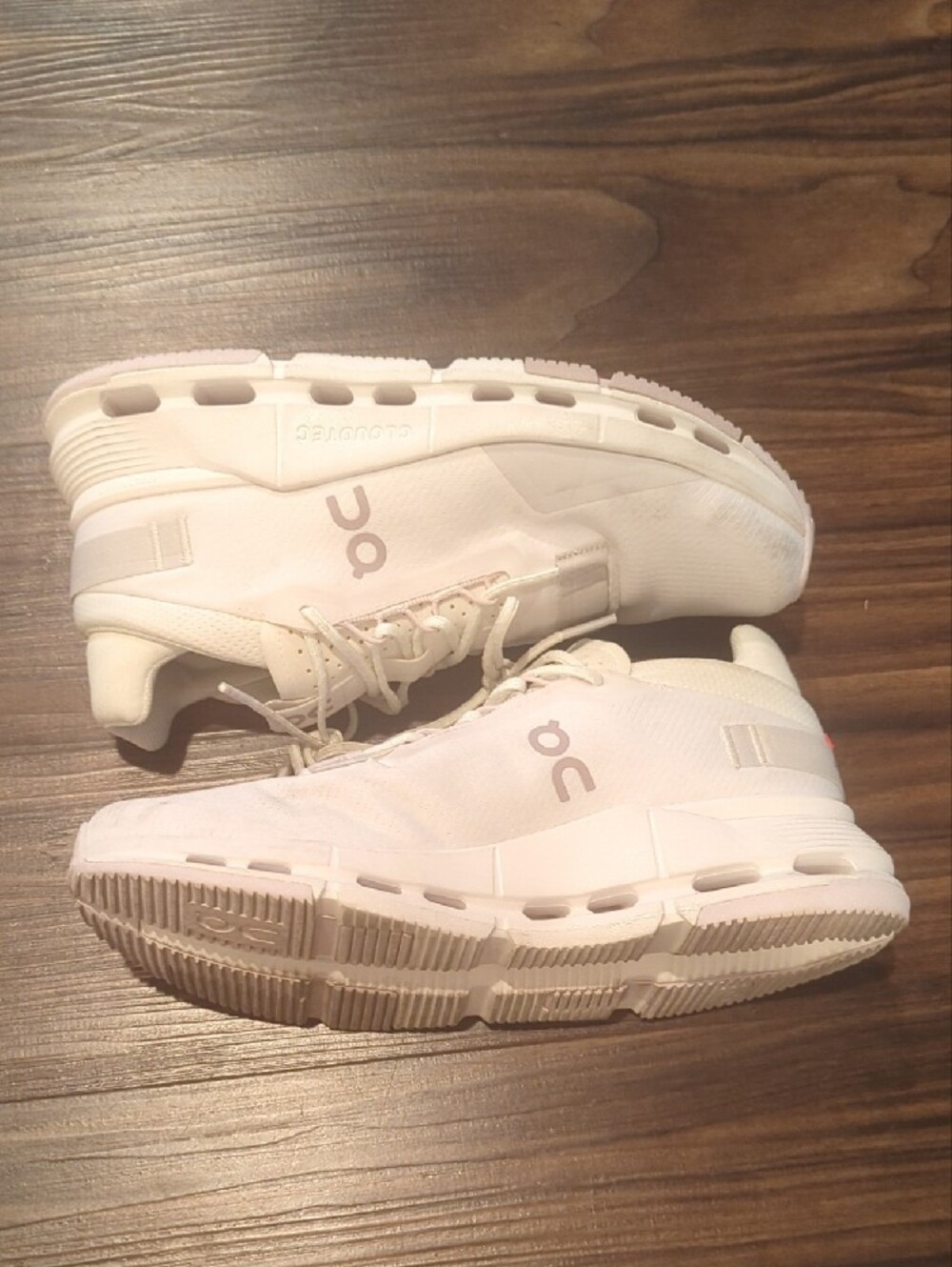 On Running Cloud Women's Sneakers - Picture 2 of 7